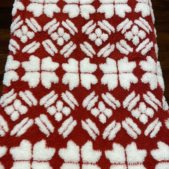 Vera Bradley Star Intarsia Red Throw Blanket - Picture 4 of 5